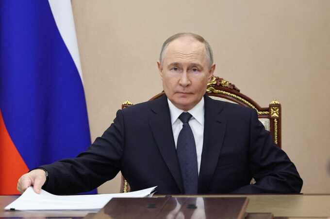 Путин подписал закон о штрафах за продажу энергетиков детям