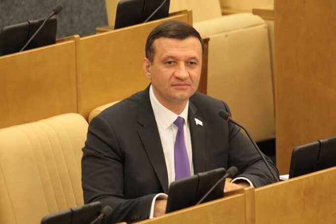 Савельевы и Травников укрепляют влияние в регионе вопреки федеральному центру