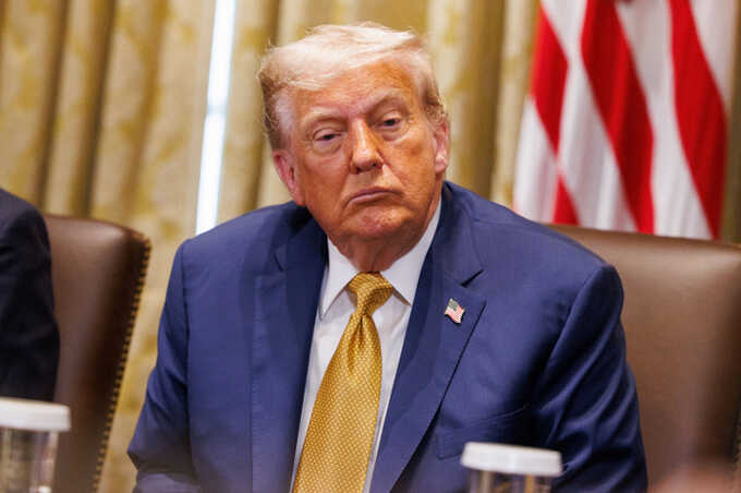 Белый дом опубликовал изображение Трампа в костюме Супермена