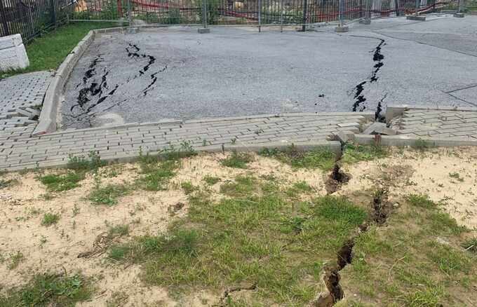 В Екатеринбурге дом может уйти под землю из-за работ «Атомстройкомплекса»