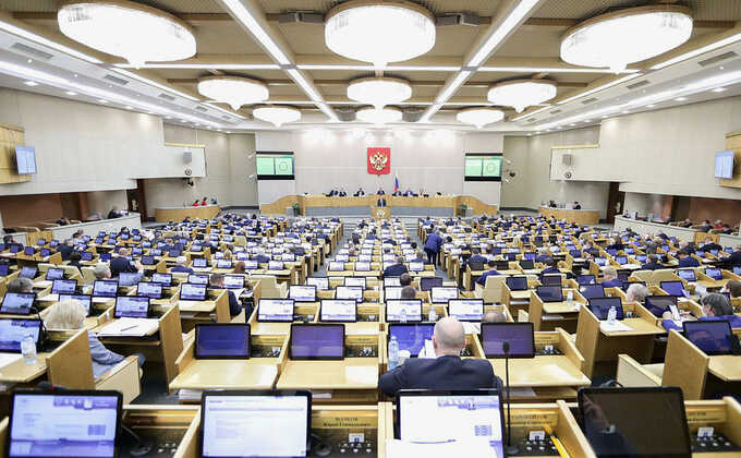Госдума готовит штрафы за просмотр и поиск «экстремистских» материалов — от музыки до соцсетей