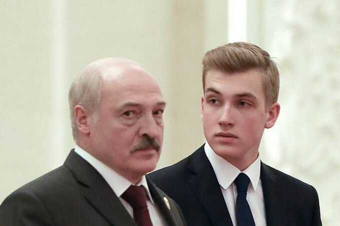 Лукашенко назначил президентскую стипендию своему сыну