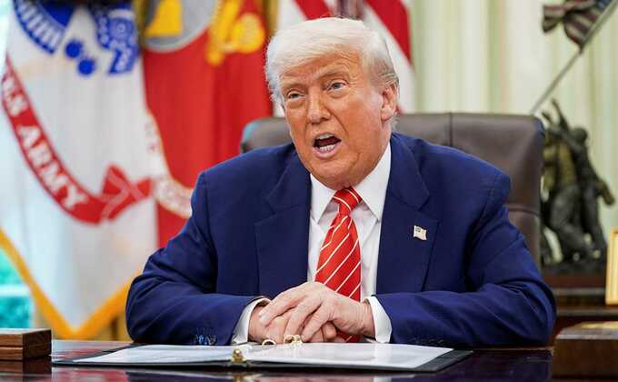 Трамп обвинил демократов в попытке отвлечь внимание с помощью «подделки Эпштейна»