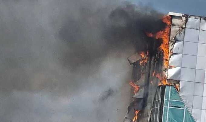 В Кемерово вспыхнул крупный пожар в торговом центре «Лапландия»